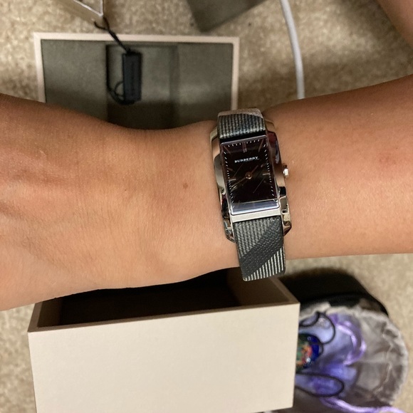 💯 Authentic Burberry watch - Picture 7 of 9